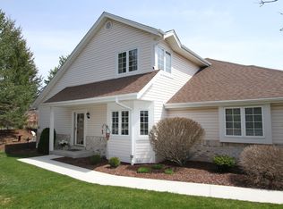 14180 W Lenox Dr, New Berlin, WI