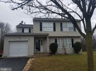 5 Blossom Dr, Ewing, NJ 08638