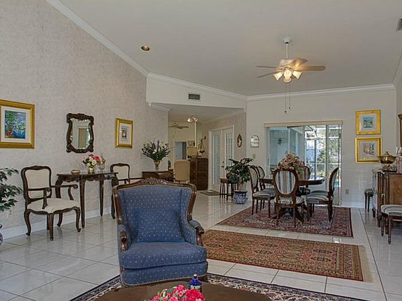 4th image of 3056 Crest Dr