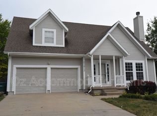 21813 S Vine St, Spring Hill, KS 66083