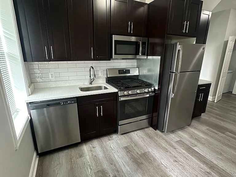 114 S Loudon Ave — Photo 4