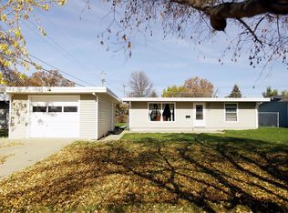 1914 1st Ave SW, Minot, ND 58701