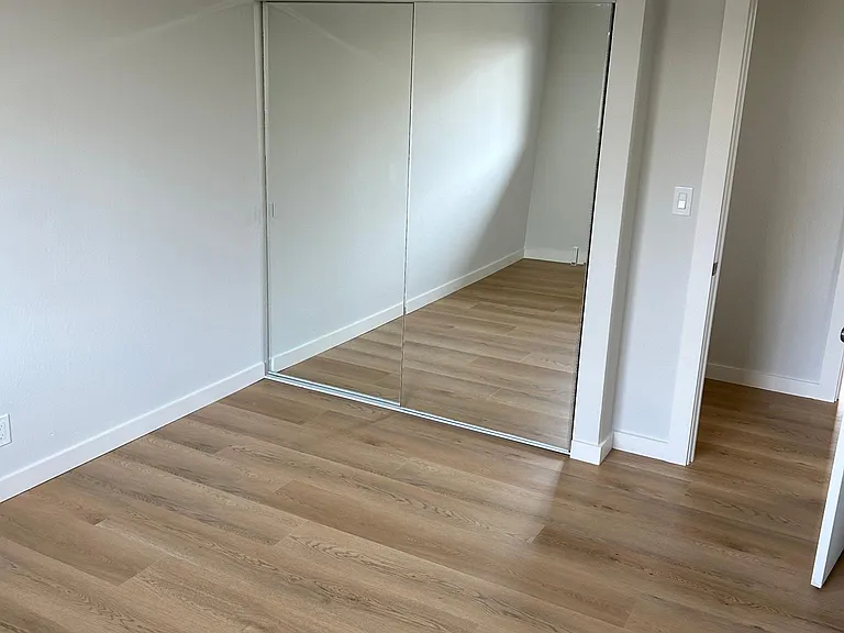 992 44th St #4 — Photo 5