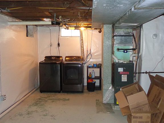 4th image of 1616 E Illinois St
