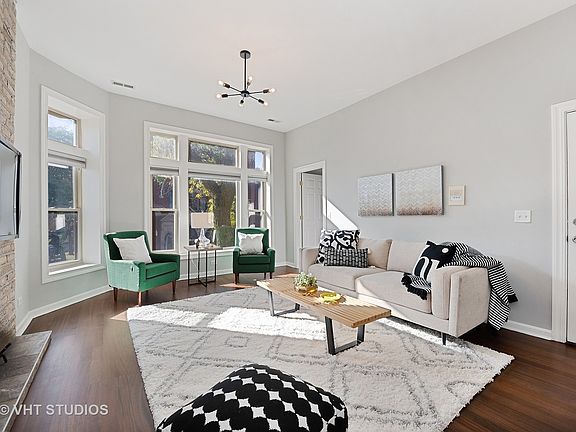 3rd image of 1301 N Artesian Ave APT 2F