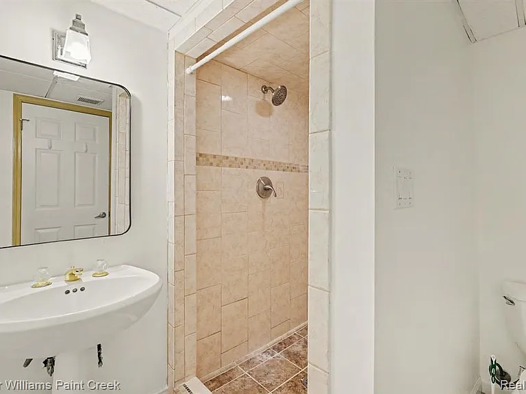44820 Yorkshire Dr — Photo 14
