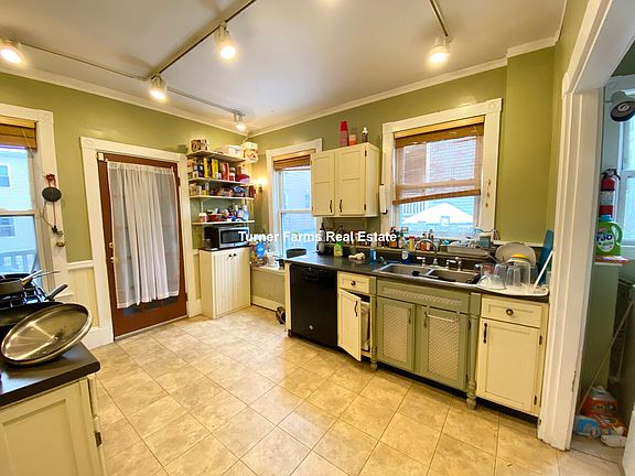4th image of 12 Oswald St #2A
