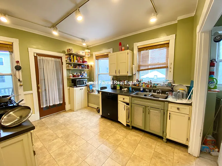 12 Oswald St #2A — Photo 4