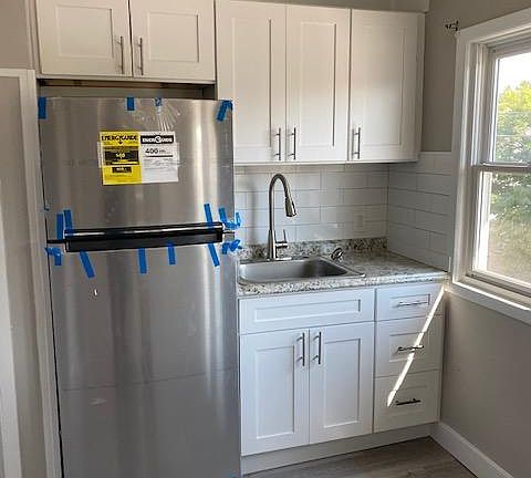4th image of 2103 Lewis Dr #2