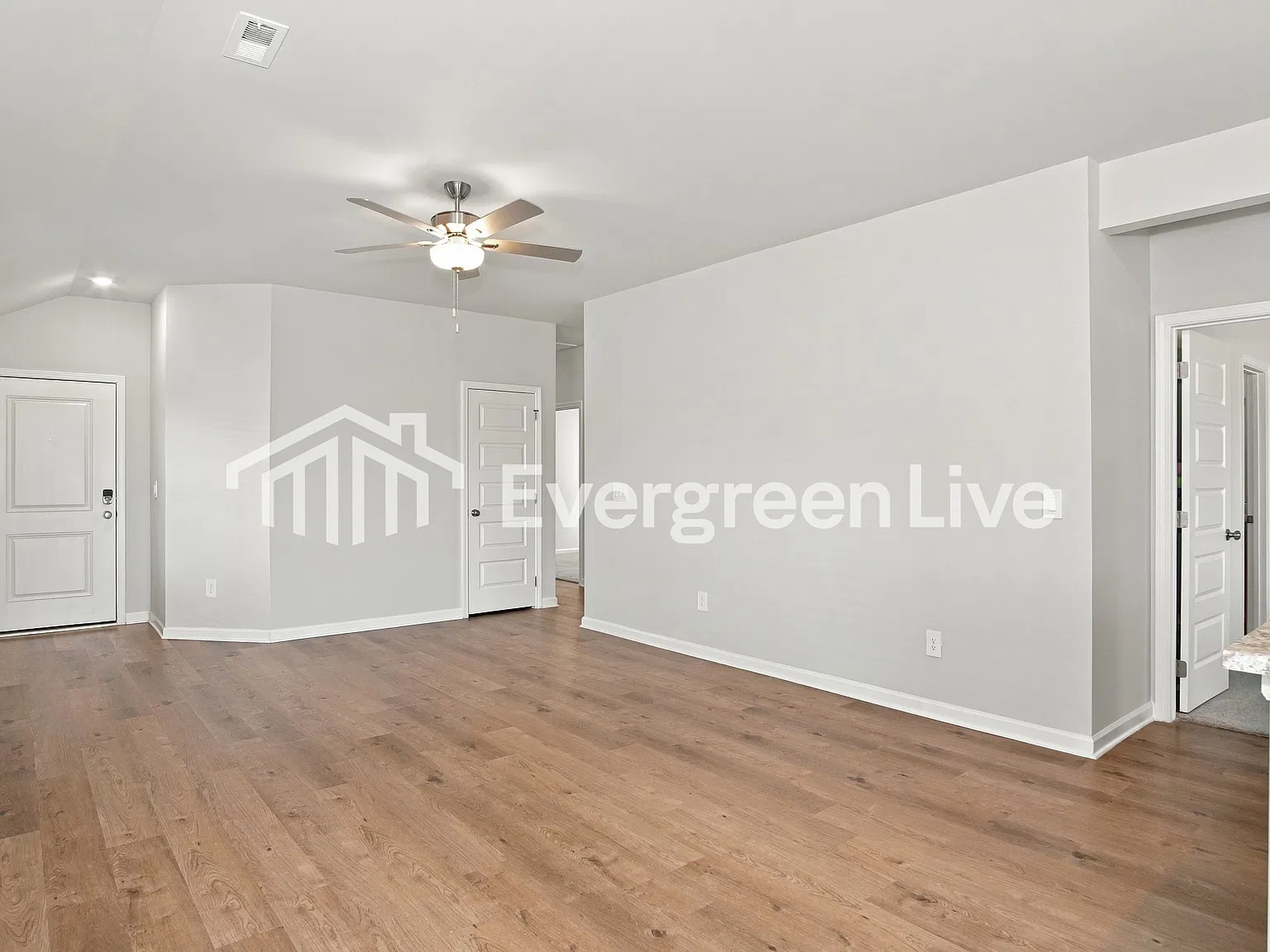 3 bed, 2.0 bath, 1248 sqft, $1,420 — Photo 3