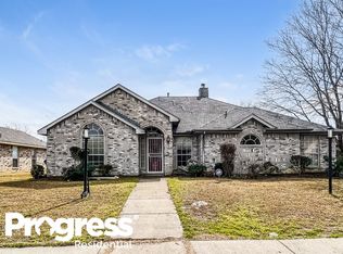 2716 Wild Grove Ln, Lancaster, TX 75146