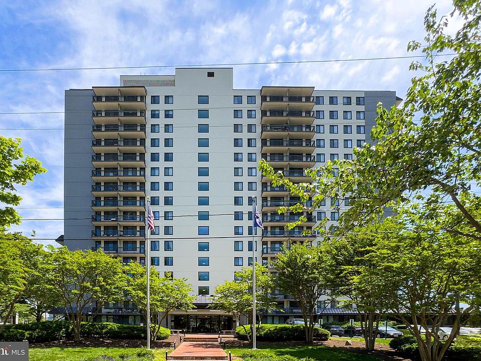 1st image of 801 N Pitt St APT 610