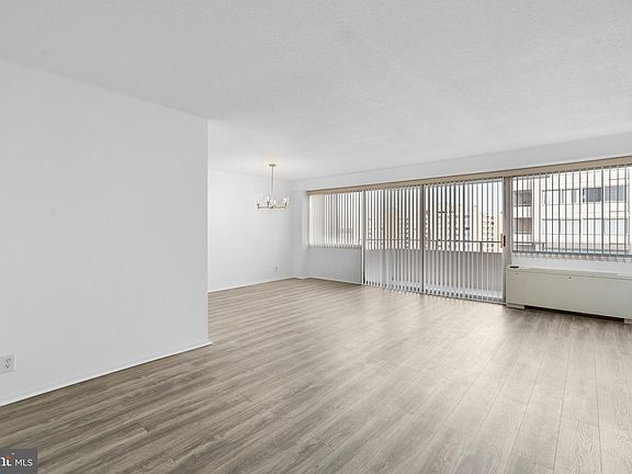 3rd image of 4515 Willard Ave APT 2212S