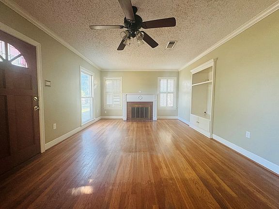 2nd image of 2305 Live Oak St