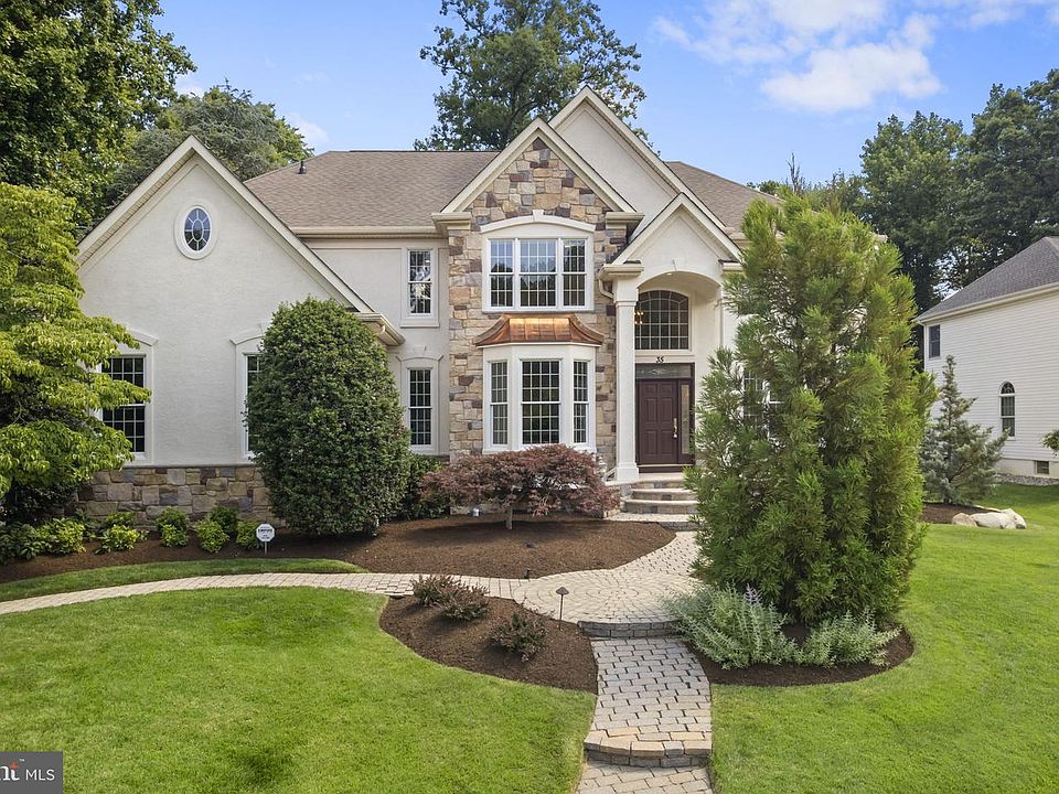 1st image of 35 Stanwyck Rd