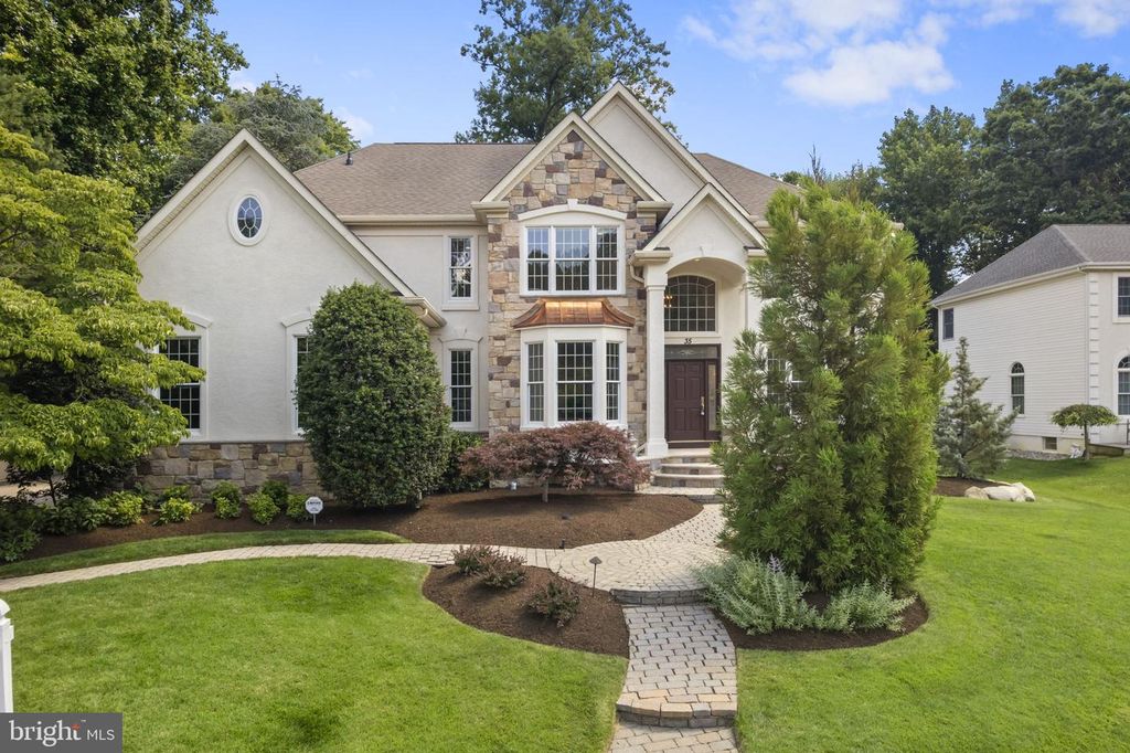 35 Stanwyck Rd, Mount Laurel, NJ