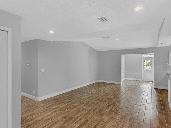 5th image of 72 Pine Forest Dr