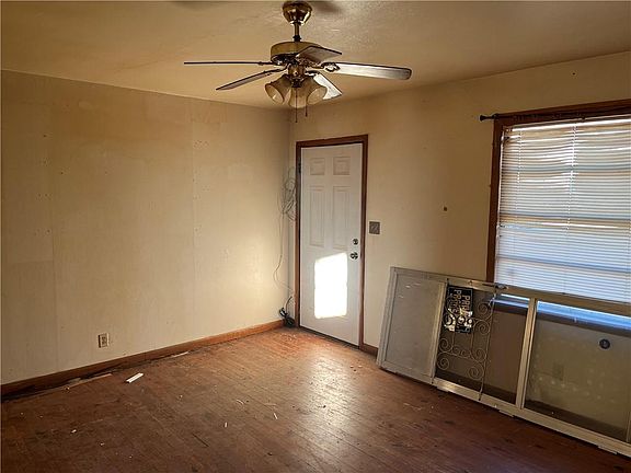 3rd image of 509 N B Ave