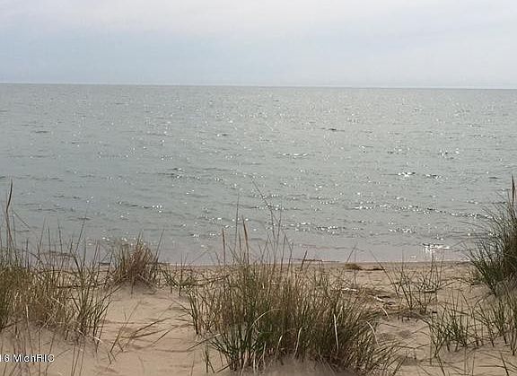 2nd image of 703 S Lakeshore Dr