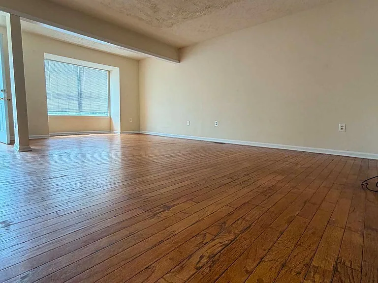 102 Cabin Ct — Photo 3