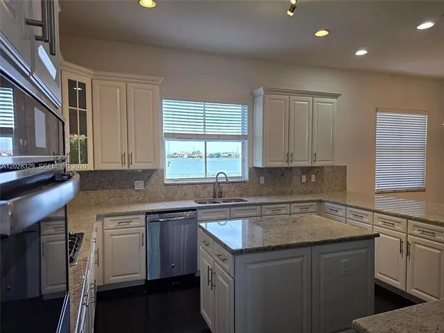 8671 Lakeside Bnd — Photo 4