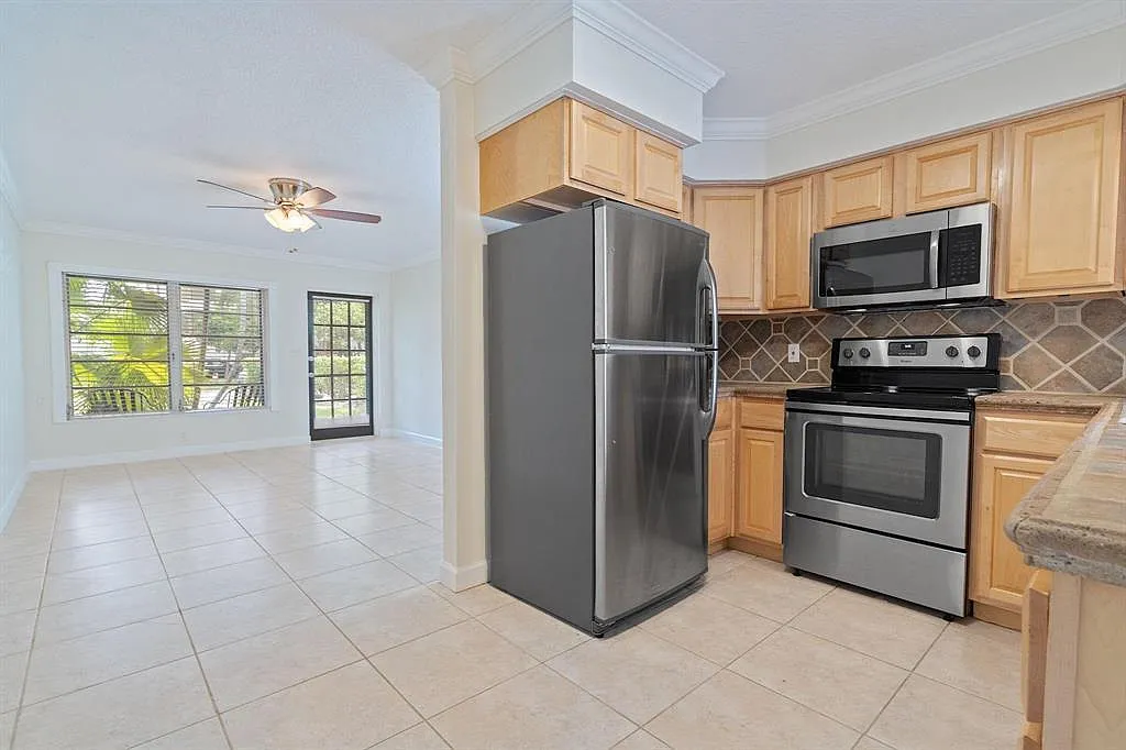 1 bed, 1.0 bath, 1100 sqft, $2,295 — Photo 3