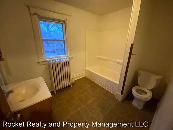 4th image of 808 E Court St APT 3