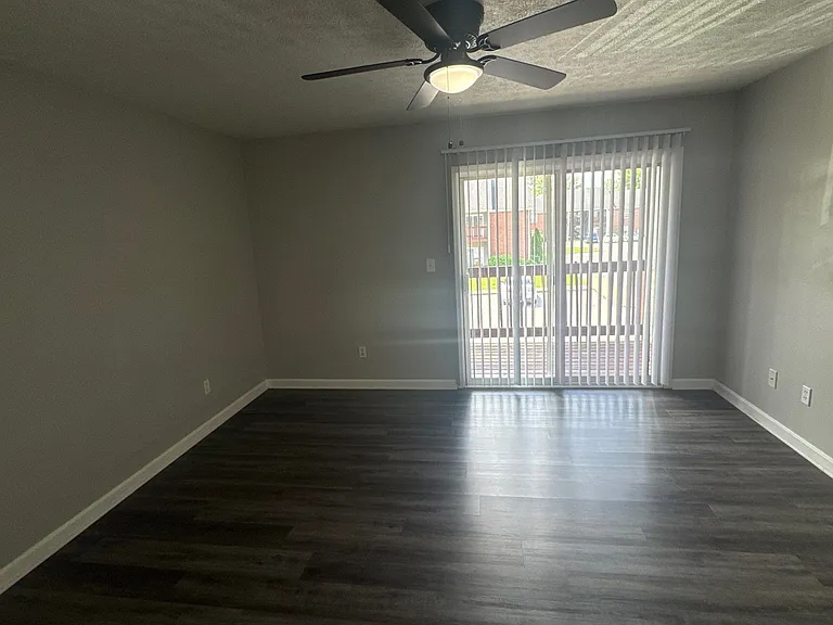 4103 Blue Lick Ct #6 — Photo 8