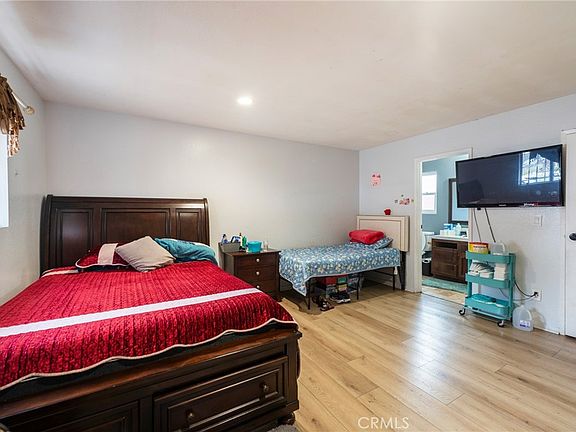 3rd image of 12852 Court St