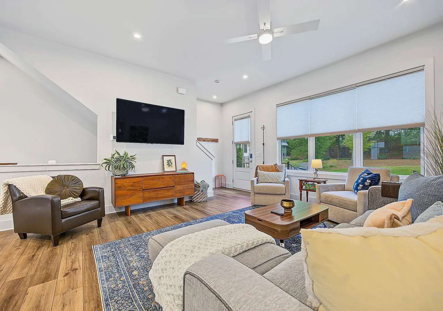 Modern 2BR Townhome Near Grant Park & the Beltline — Photo 3