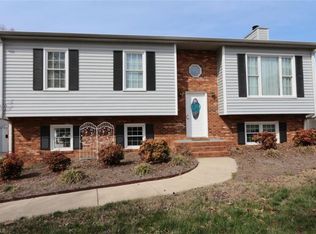 6049 Stone Bluff Dr, Clemmons, NC 27012