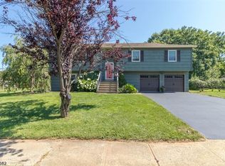 17 Woodbine Rd, Phillipsburg, NJ 08865