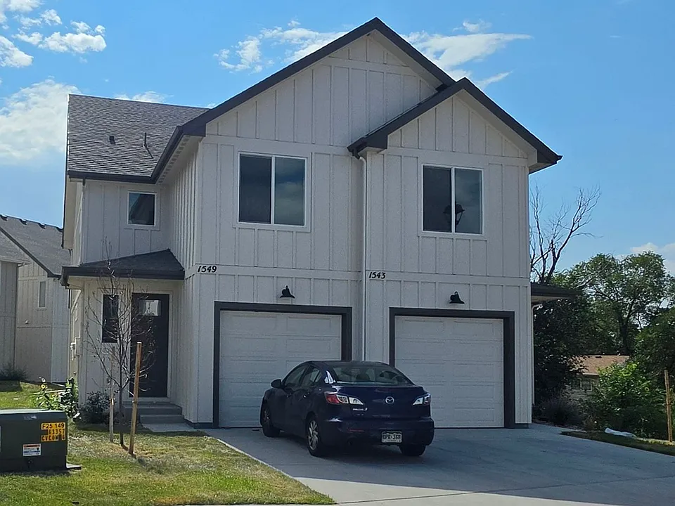 1543 Tyram Grv