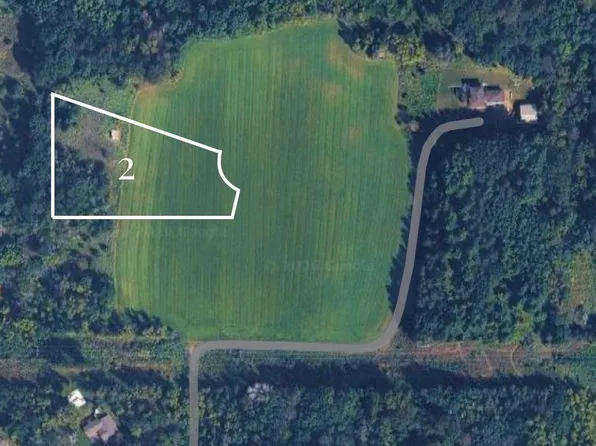 2 Glen Oaks Dr, River Falls, WI 54022