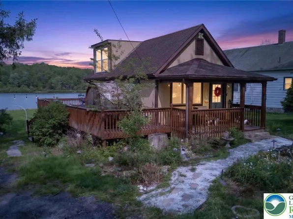 148 Sandy Beach Rd, Gouldsboro, PA 18424