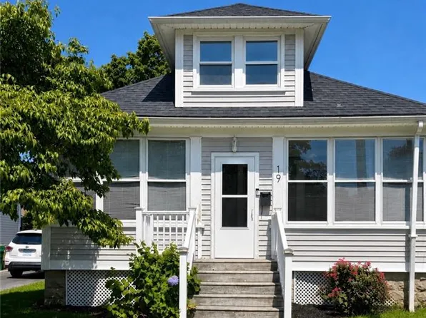 19 Dryden Blvd, Warwick, RI 02888