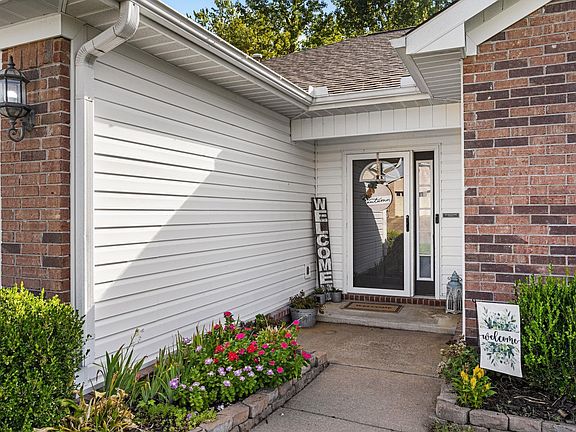 5th image of 85 Rosebud Cir