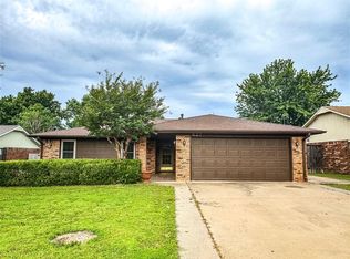 827 Crestview Dr, Cushing, OK 74023