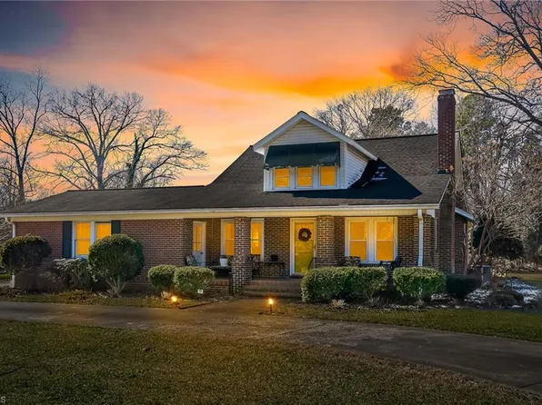 712 Springwood Ave, Gibsonville, NC 27249