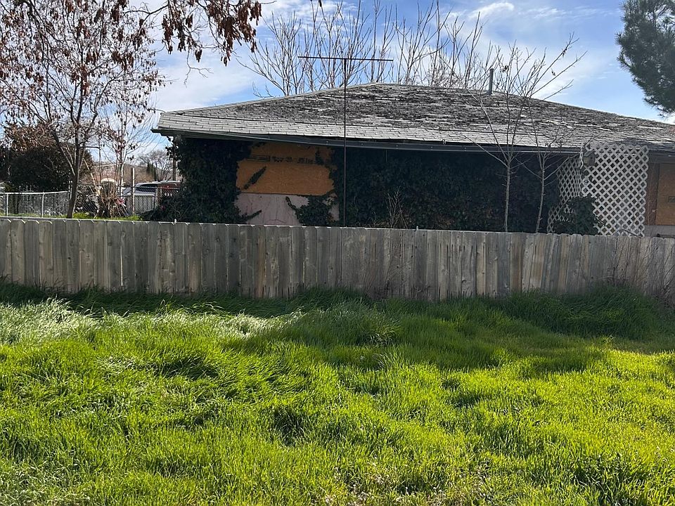 2nd image of 120 N Curry St