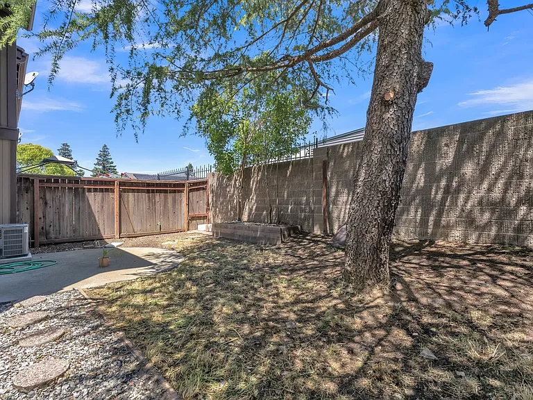 362 Tabor Ave — Photo 22