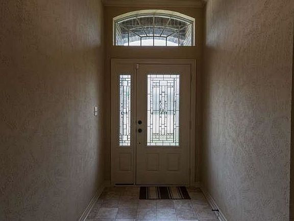 2nd image of 8125 Quail Hollow Dr