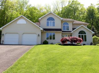 121 Tamarack Ln, Vestal, NY 13850