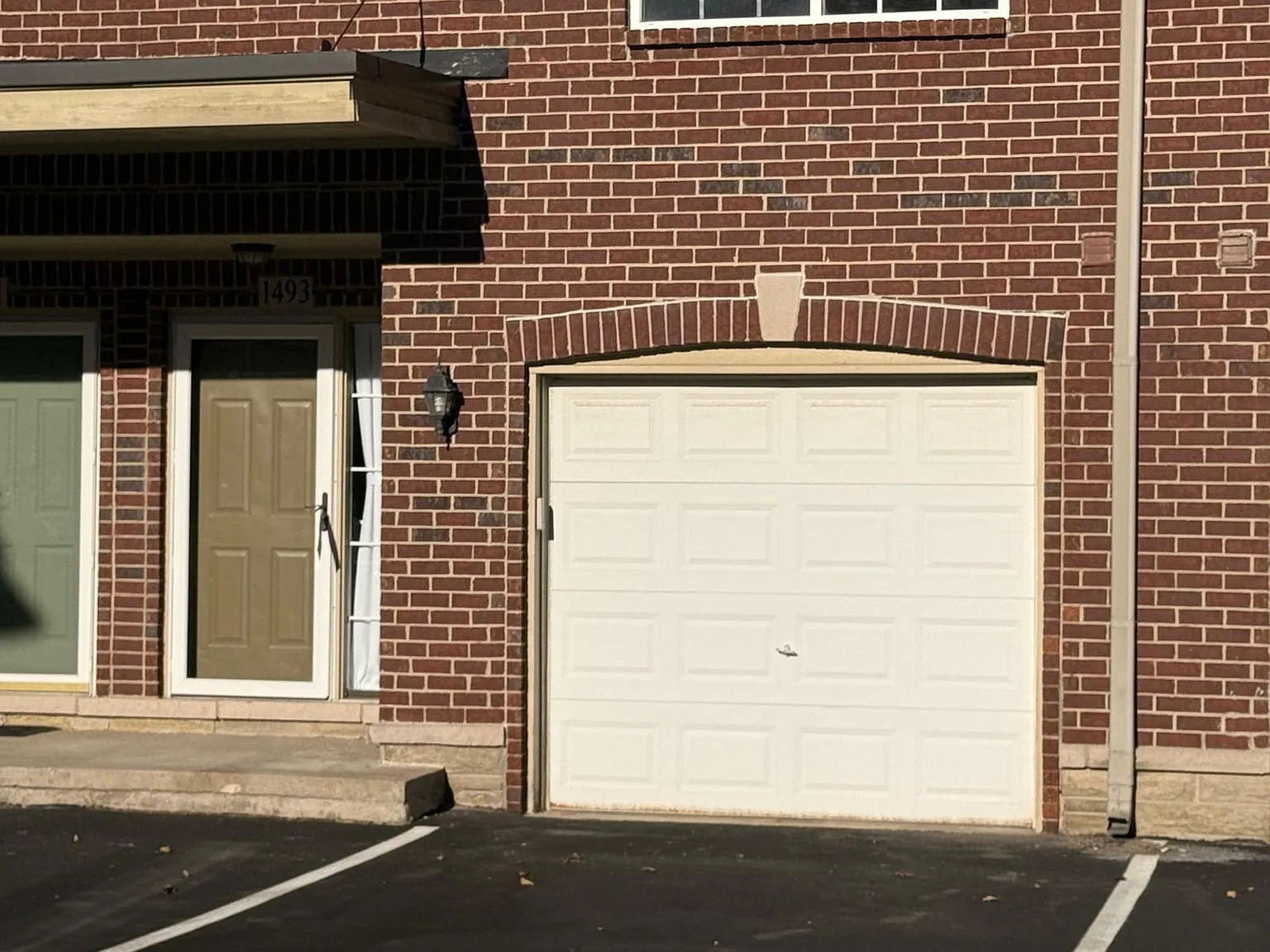 2 bed, 2.5 bath, 1976 sqft, $2,050 — Photo 3