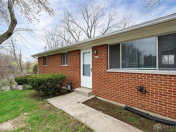 5th image of 4710 Hamlin Dr