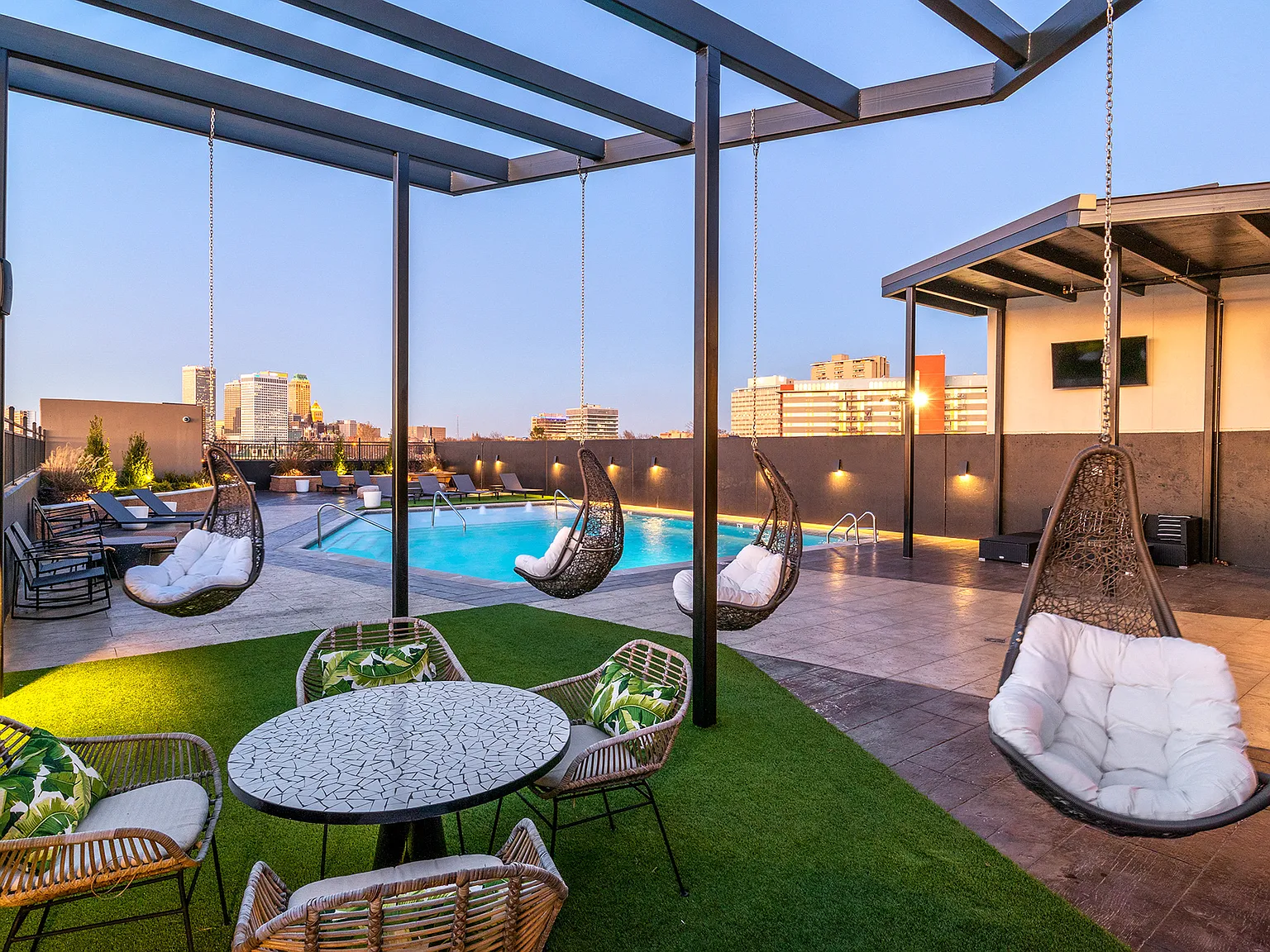 The Cosmopolitan Apartments — Photo 2
