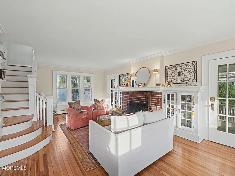 404 Monmouth Ave — Photo 5