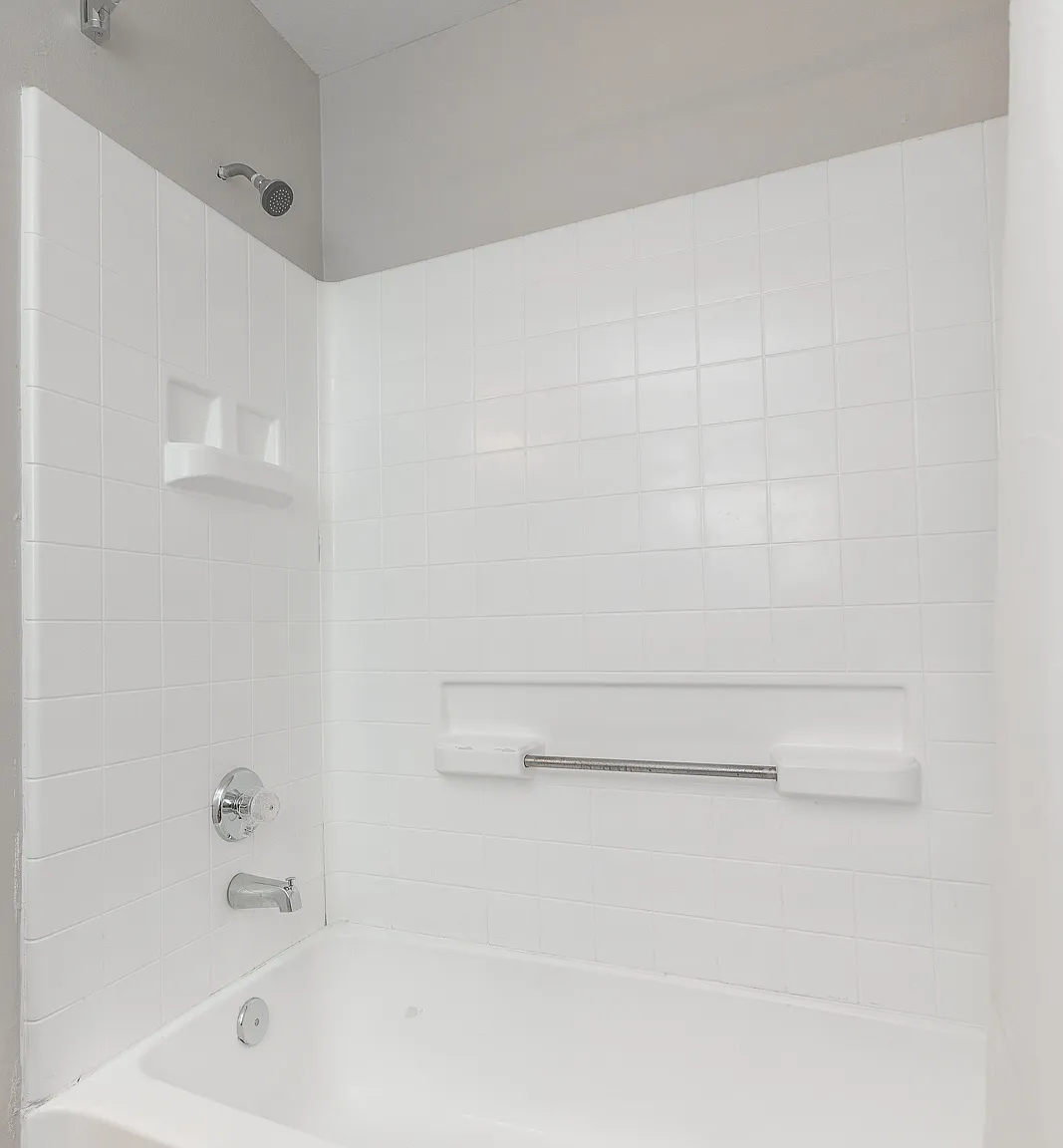 3 bed, 952 sqft, $2,300 — Photo 2