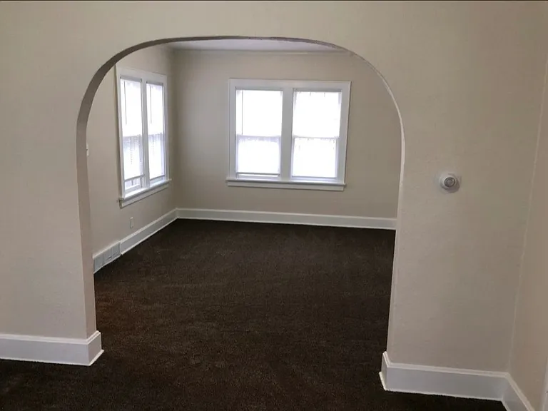 1504 Eastmoreland Ave — Photo 2