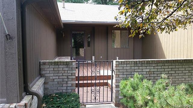 1st image of 1096 Oak Pointe Dr #1